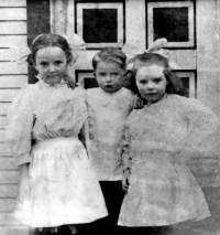 Leah, Gearge and Mabel (about 1910)