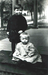 Elden and Chester Herrell in 1905